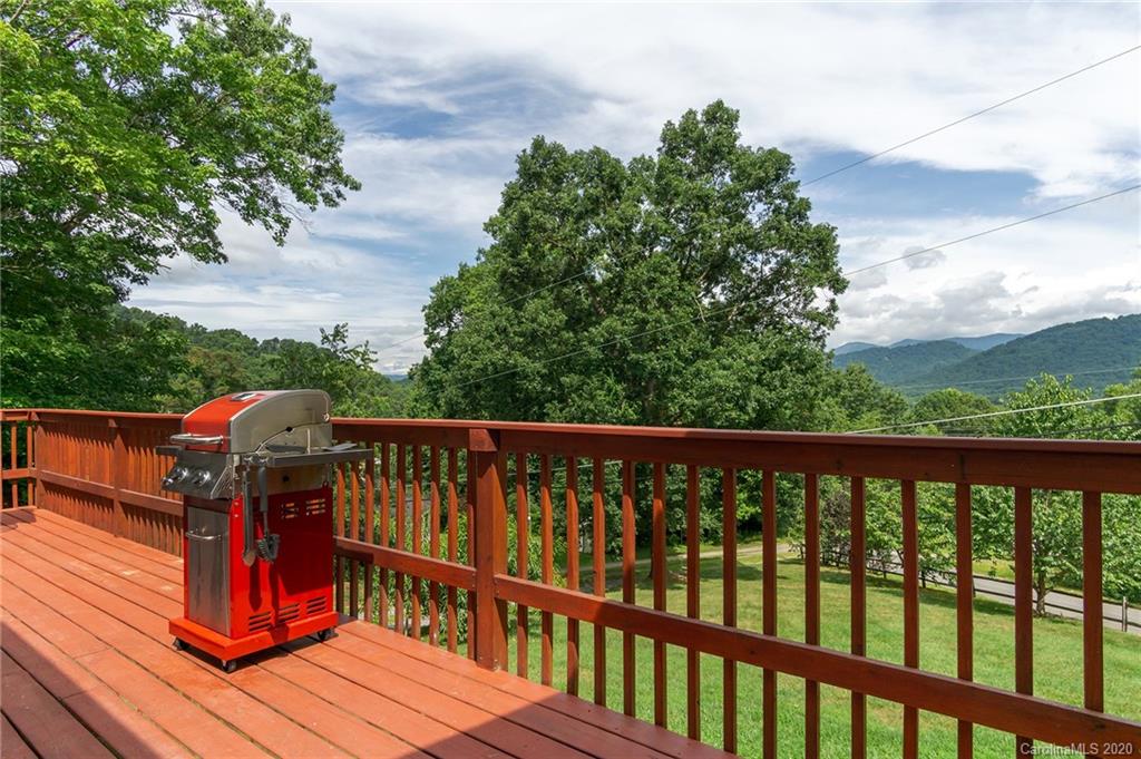 27 New Valley Road Swannanoa, NC 28778 - Photo 32 of 42 a view of a balcony with wooden floor and fence