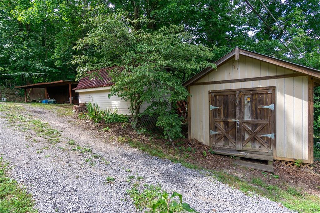 27 New Valley Road Swannanoa, NC 28778 - Photo 36 of 42 a front view of a house with garden