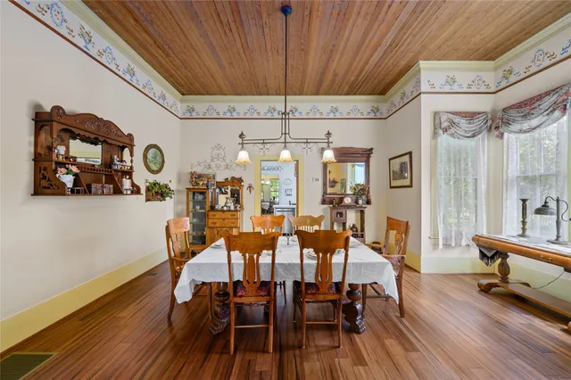 $575,000 | 1034 South Tesch Street, Bellville, TX 77418