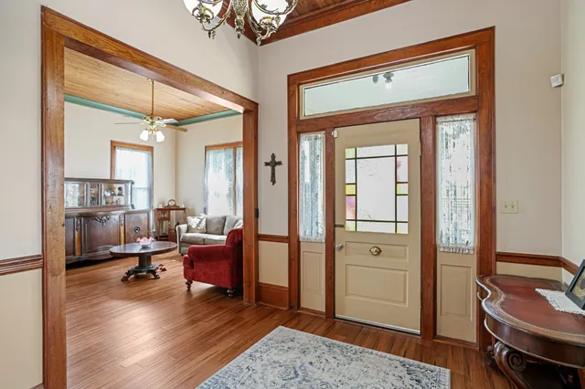 $575,000 | 1034 South Tesch Street, Bellville, TX 77418