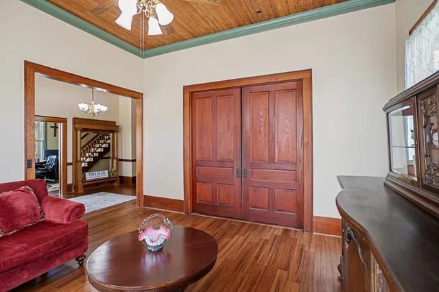 $575,000 | 1034 South Tesch Street, Bellville, TX 77418