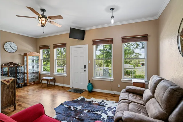 $575,000 | 1034 South Tesch Street, Bellville, TX 77418