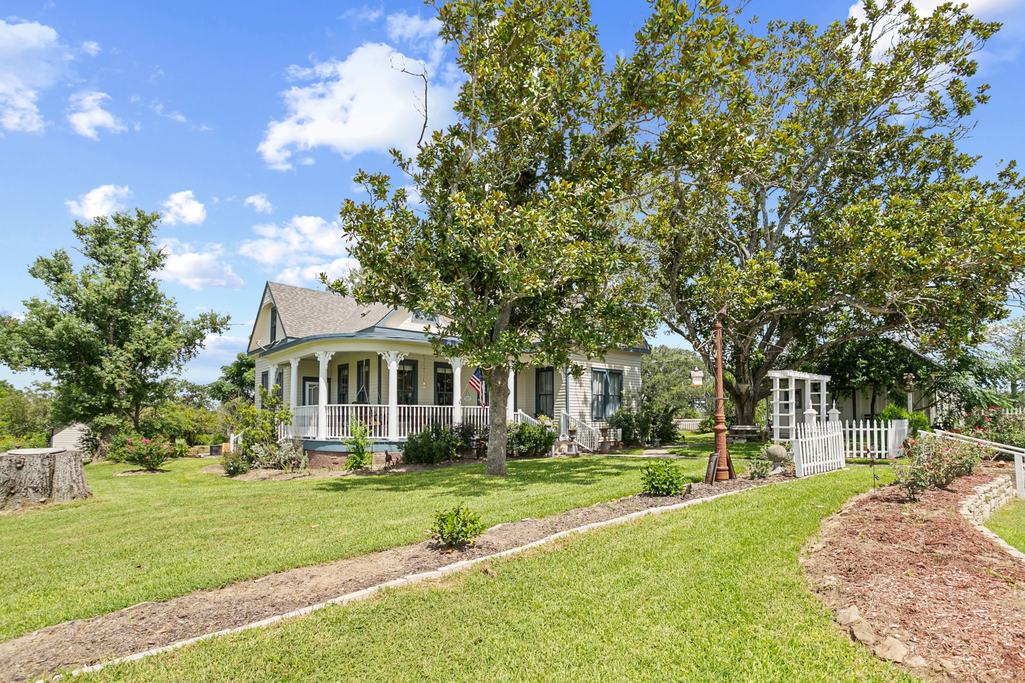 1034 South Tesch Street Bellville, TX 77418 - Photo 3 of 44