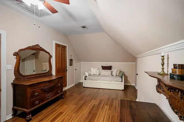 $575,000 | 1034 South Tesch Street, Bellville, TX 77418