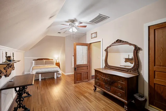 $575,000 | 1034 South Tesch Street, Bellville, TX 77418