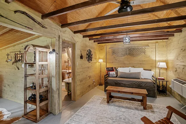 $575,000 | 1034 South Tesch Street, Bellville, TX 77418