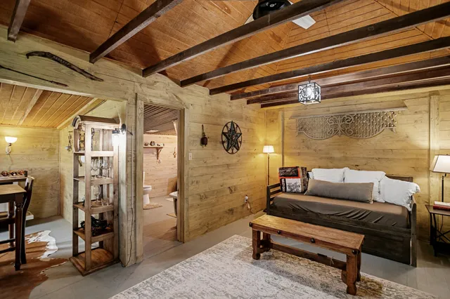 $575,000 | 1034 South Tesch Street, Bellville, TX 77418