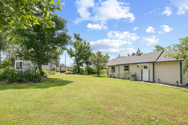 $575,000 | 1034 South Tesch Street, Bellville, TX 77418