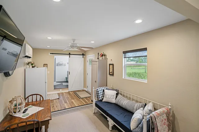 $575,000 | 1034 South Tesch Street, Bellville, TX 77418