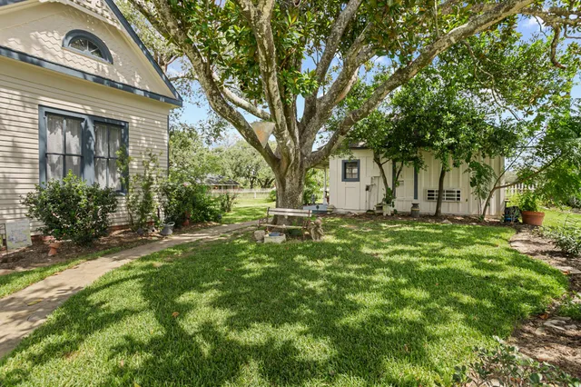 $575,000 | 1034 South Tesch Street, Bellville, TX 77418