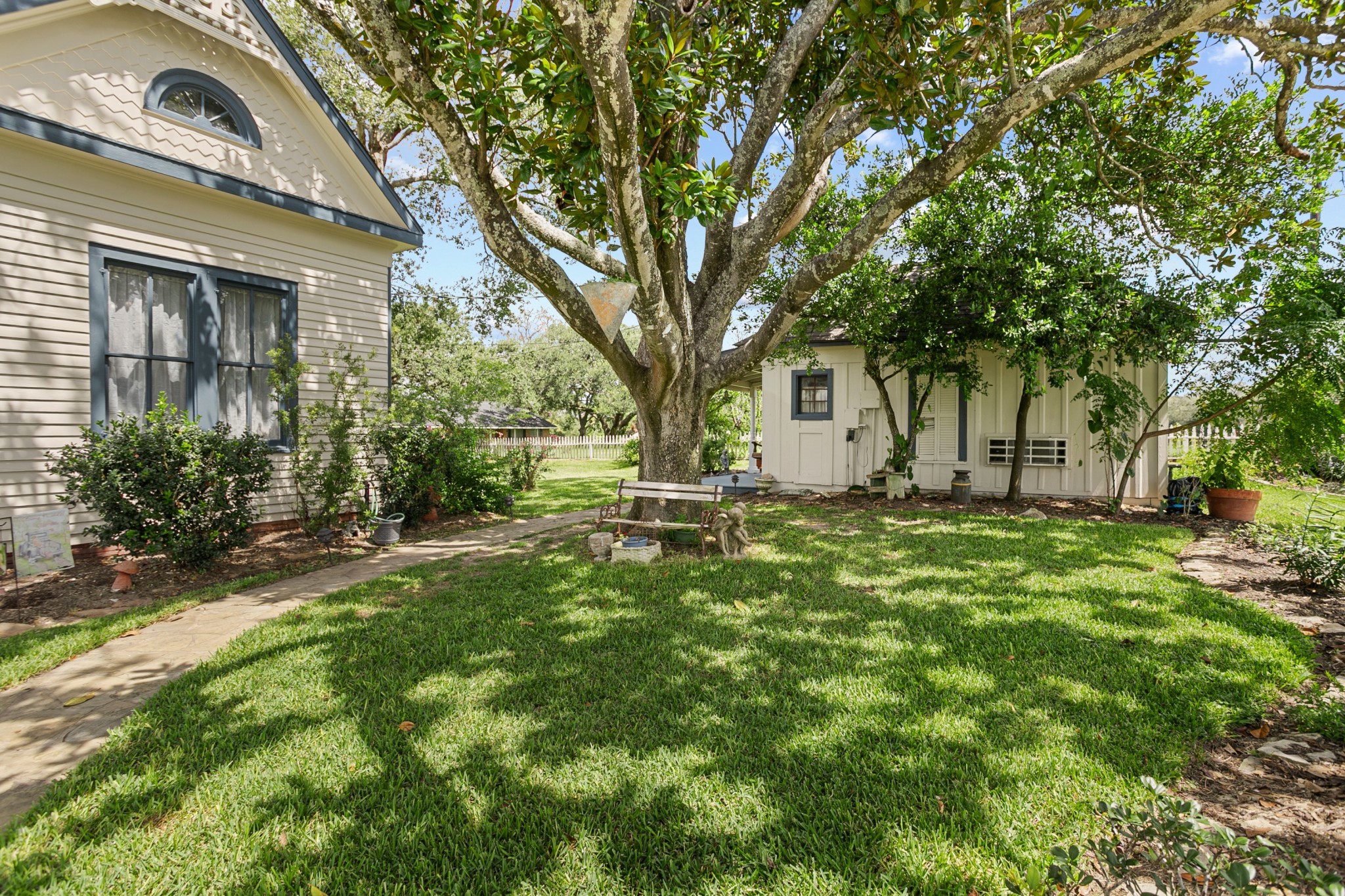 1034 South Tesch Street Bellville, TX 77418 - Photo 5 of 44