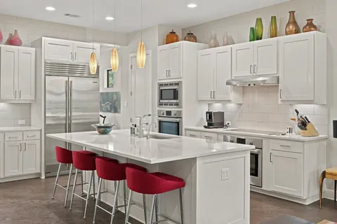 $799,900 | 2 Prestonwood Cove, Lakeway, TX 78734