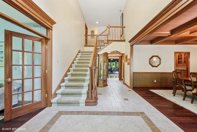 $1,250,000 | 222 Crabapple Lane, Valparaiso, IN 46383