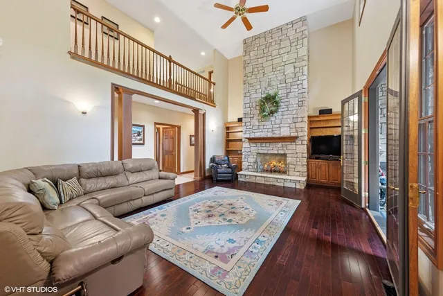 $1,250,000 | 222 Crabapple Lane, Valparaiso, IN 46383