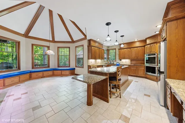 $1,250,000 | 222 Crabapple Lane, Valparaiso, IN 46383