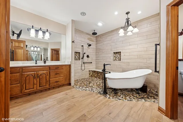 $1,250,000 | 222 Crabapple Lane, Valparaiso, IN 46383