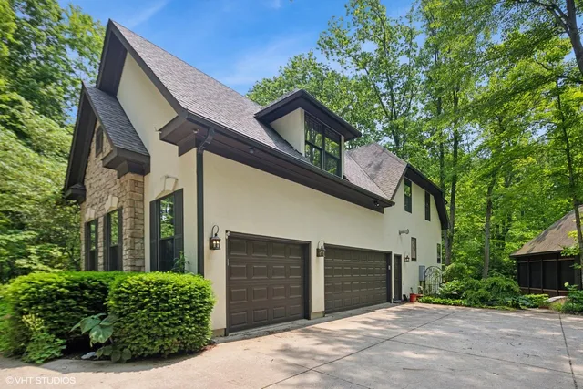 $1,250,000 | 222 Crabapple Lane, Valparaiso, IN 46383