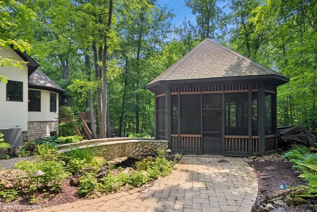 $1,250,000 | 222 Crabapple Lane, Valparaiso, IN 46383