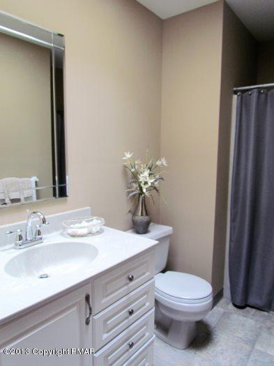 3044 Hemlock Road Stroudsburg, PA 18360 - Photo 23 of 35 Bath4