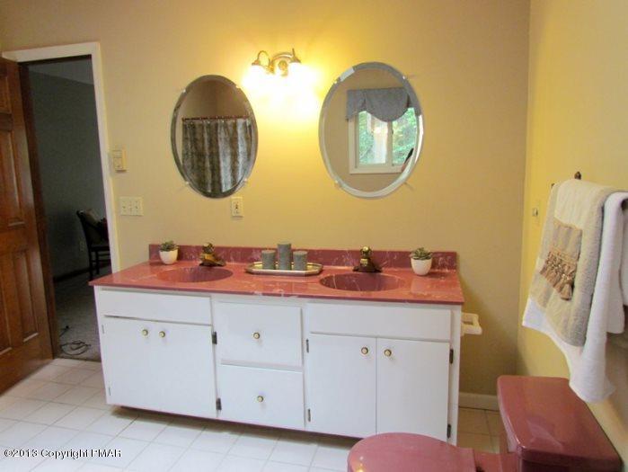3044 Hemlock Road Stroudsburg, PA 18360 - Photo 31 of 35 MBR bath