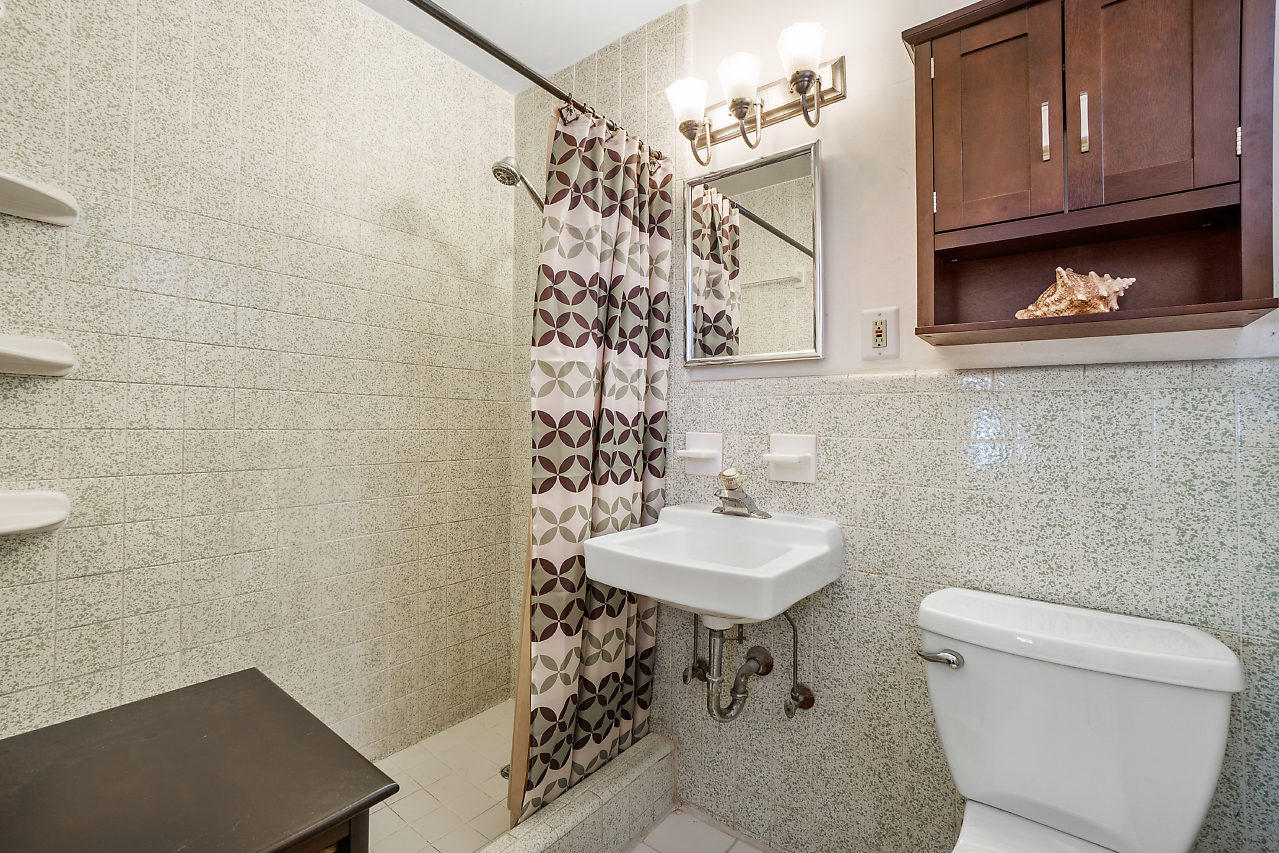 111 Riley Avenue Palm Springs, FL 33461 - Photo 16 of 31 011-111RileyAve-PalmSprings-FL-small
