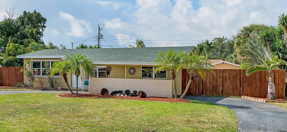 111 Riley Avenue Palm Springs, FL 33461 - Photo 5 of 31 002-copy-111RileyAve-PalmSprings-FL-smal