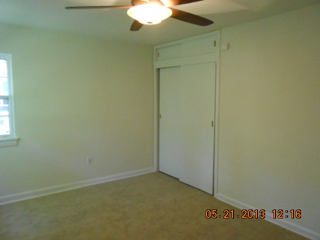 1512 Daly Road Wheaton, IL 60187 - Photo 12 of 20 an empty room with a window