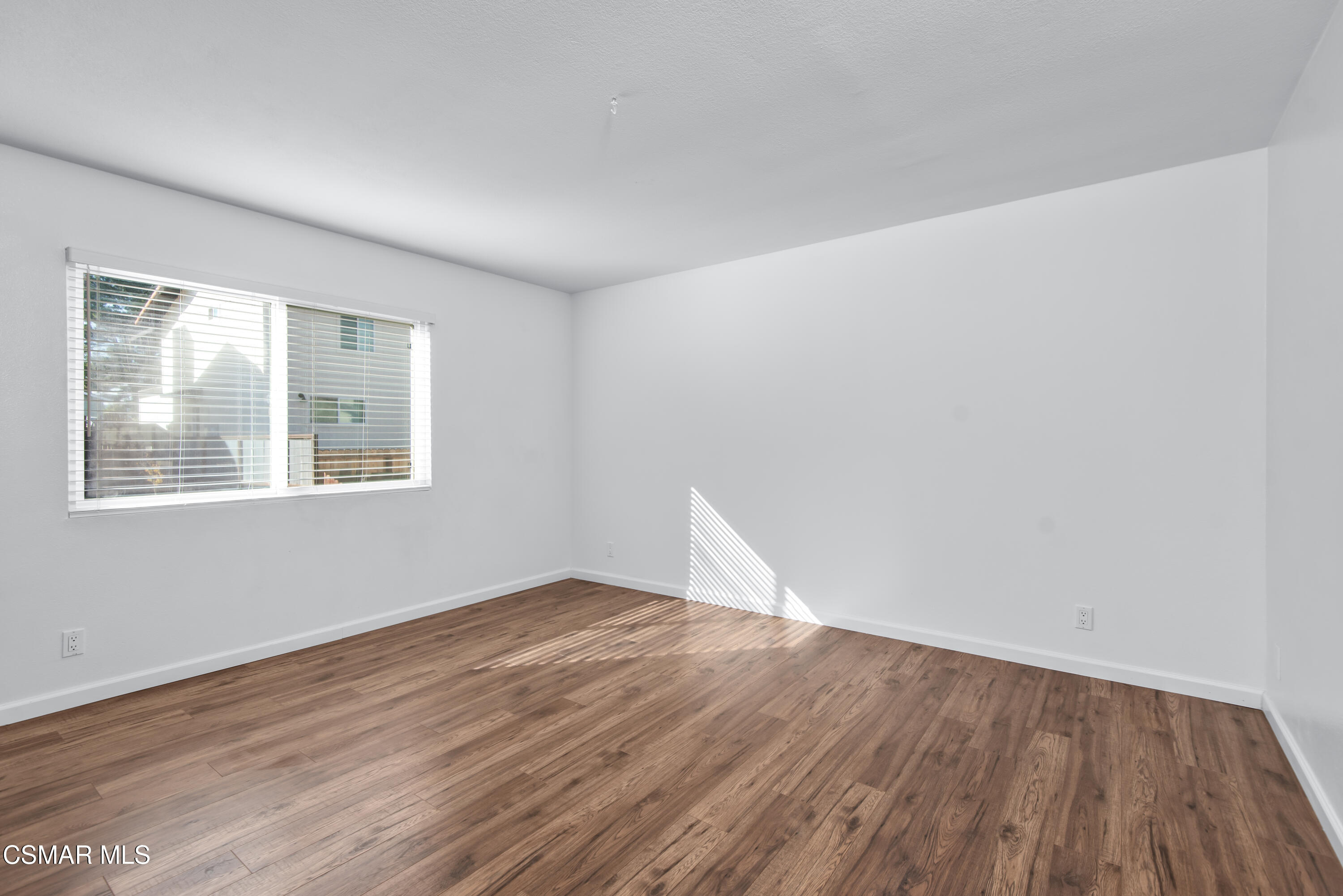 127 Maple Road Newbury Park, CA 91320 - Photo 22 of 39 2nd Bedroom