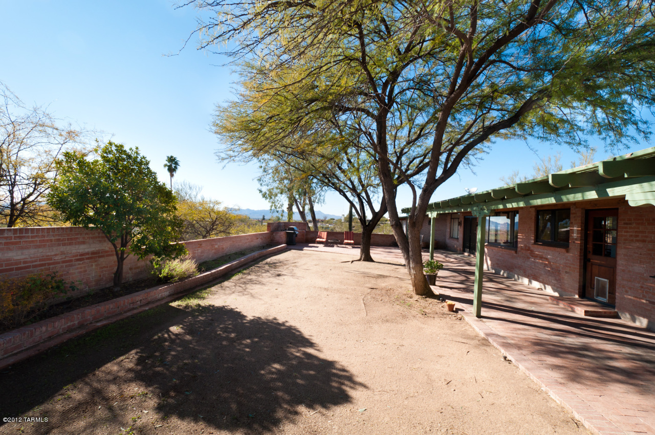 4550 North Hacienda Del Sol Road Tucson, AZ 85718 - Photo 14 of 32