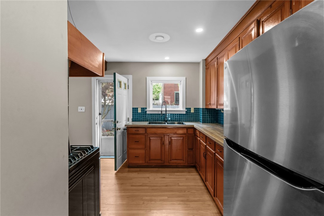 19 Cross Street Newport, RI 02840 - Photo 12 of 42