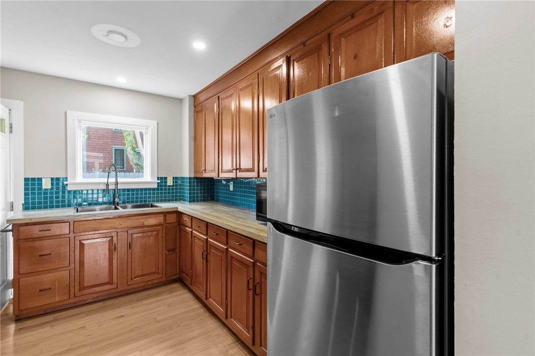 19 Cross Street Newport, RI 02840 - Photo 13 of 42