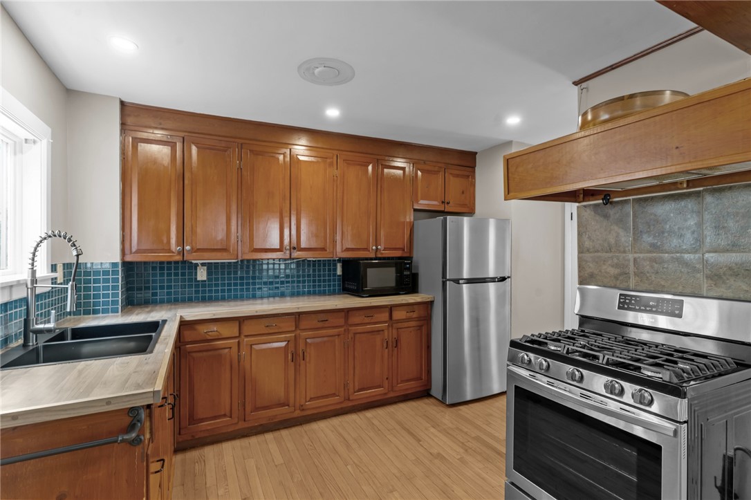 19 Cross Street Newport, RI 02840 - Photo 14 of 42