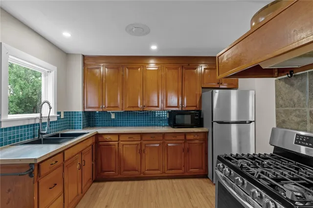 $3,100 | 19 Cross Street, Newport, RI 02840