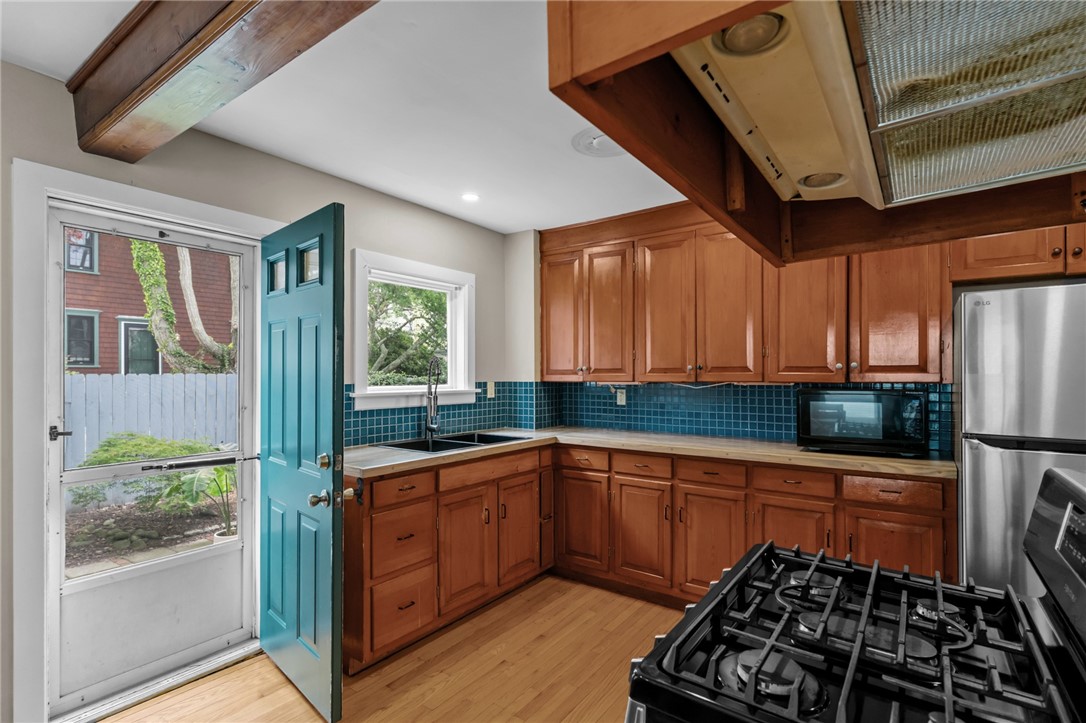 19 Cross Street Newport, RI 02840 - Photo 16 of 42