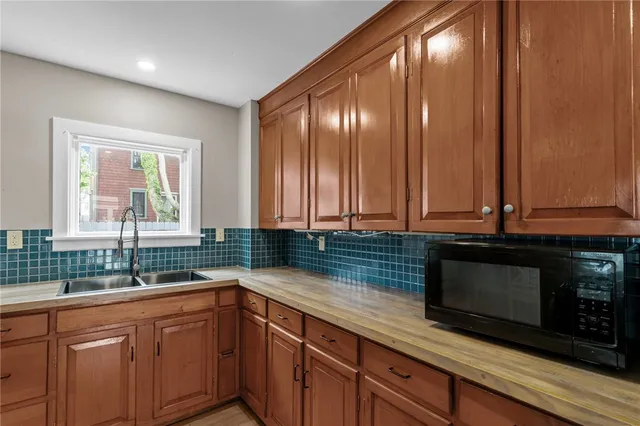 $3,100 | 19 Cross Street, Newport, RI 02840