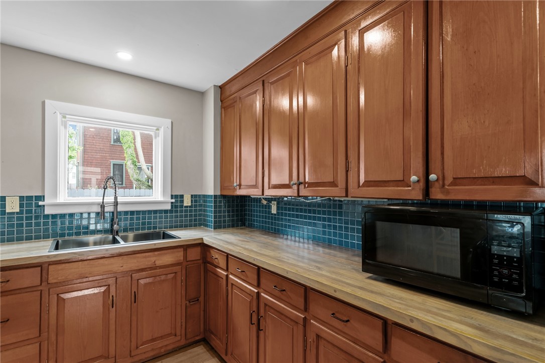 19 Cross Street Newport, RI 02840 - Photo 17 of 42