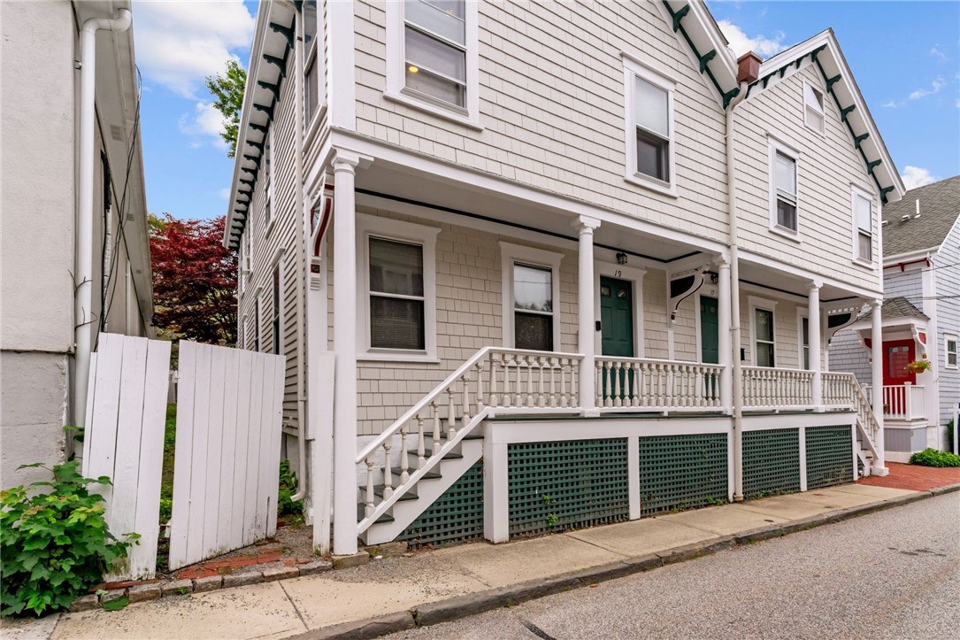19 Cross Street Newport, RI 02840 - Photo 3 of 42