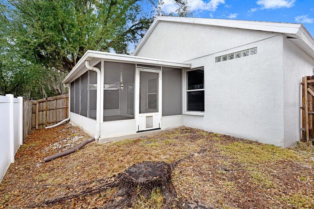 807 Cape Cod Circle Valrico, FL 33594 - Photo 25 of 26 a view of a house with a large window and wooden fence