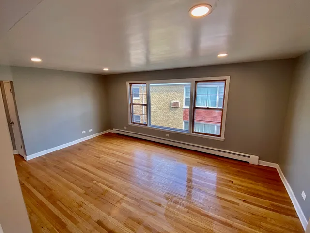 $1,600 | 2259 South 17th Avenue, Unit 2F, North Riverside, IL 60546