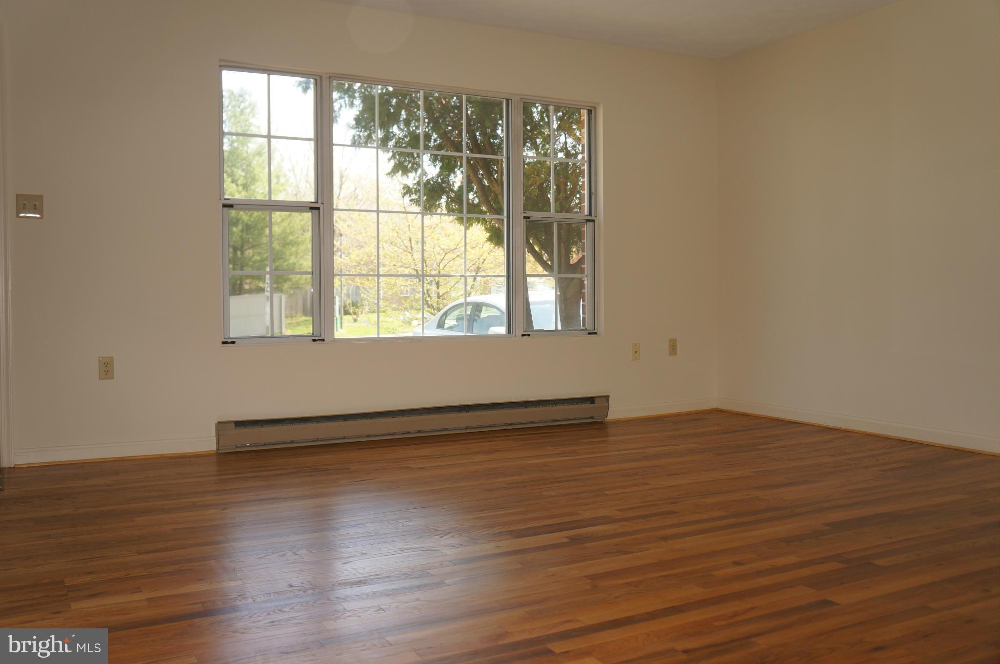 104 Brunswick Road Stephens City, VA 22655 - Photo 2 of 16 Living Room