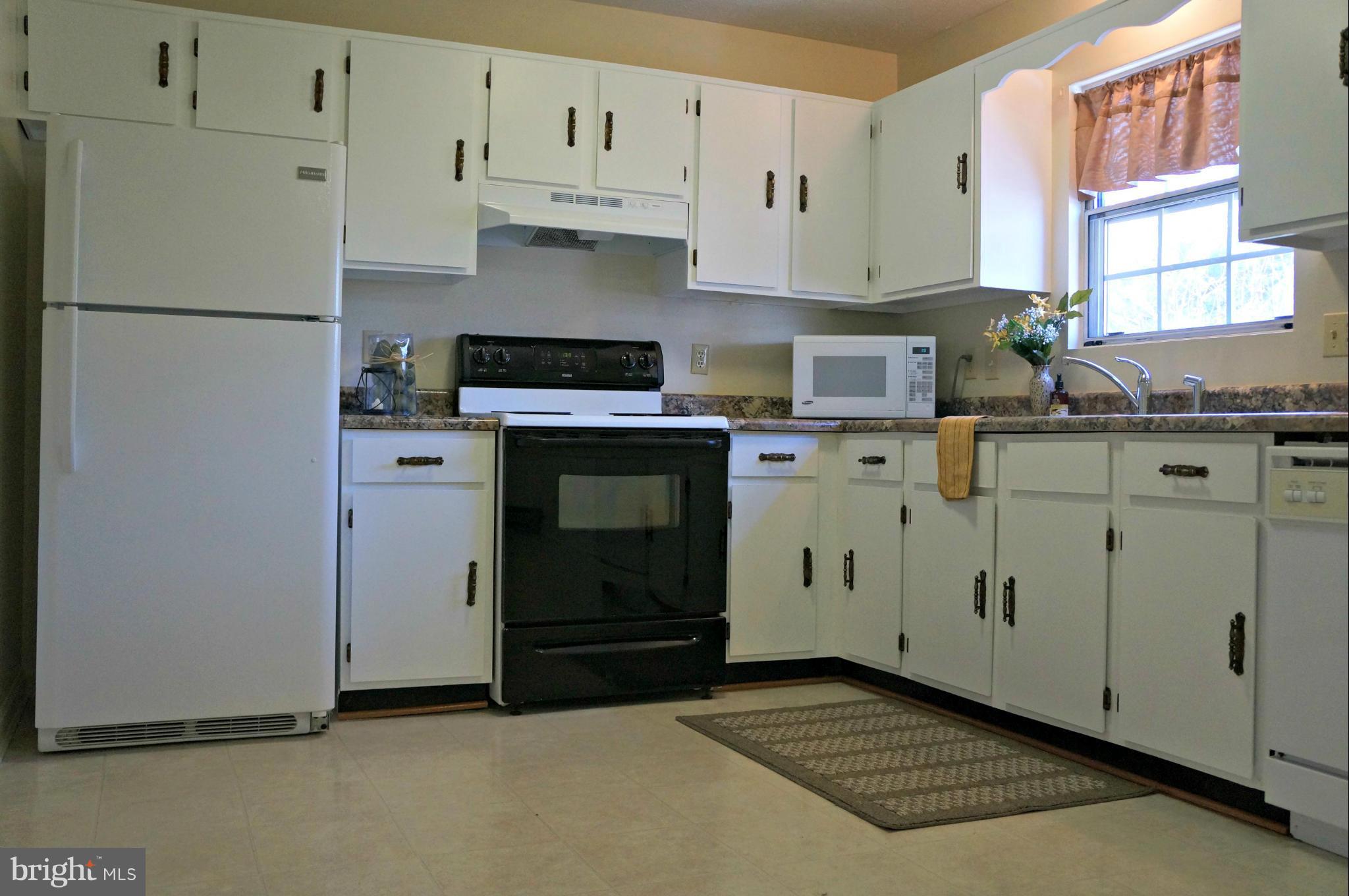 104 Brunswick Road Stephens City, VA 22655 - Photo 3 of 16 Kitchen
