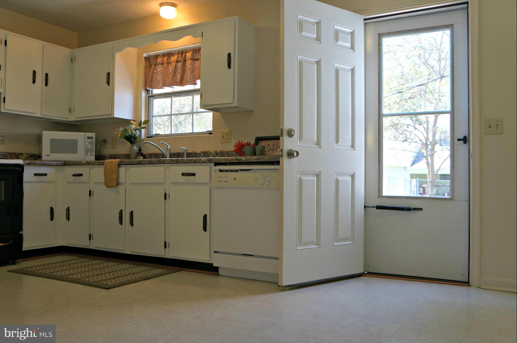 104 Brunswick Road Stephens City, VA 22655 - Photo 4 of 16 Kitchen