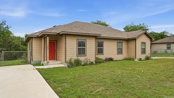 $1,445 | 145 Rosedale Avenue, New Braunfels, TX 78130