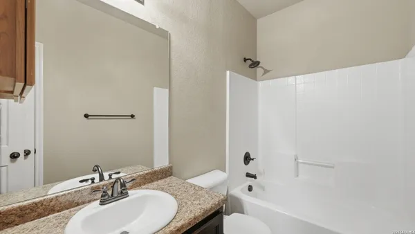 $1,445 | 145 Rosedale Avenue, New Braunfels, TX 78130