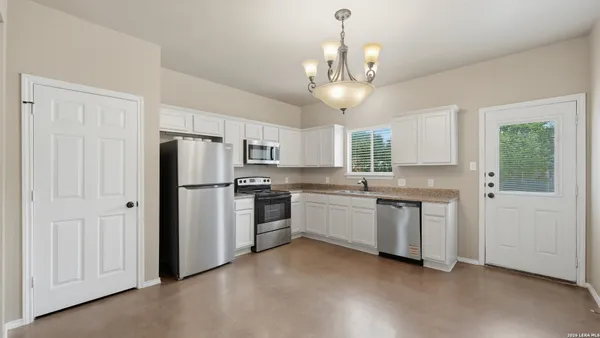 $1,445 | 145 Rosedale Avenue, New Braunfels, TX 78130