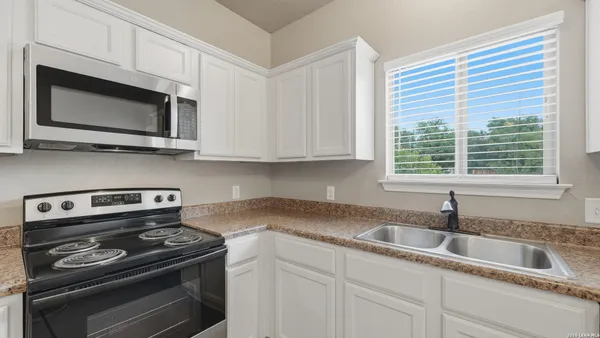 $1,445 | 145 Rosedale Avenue, New Braunfels, TX 78130
