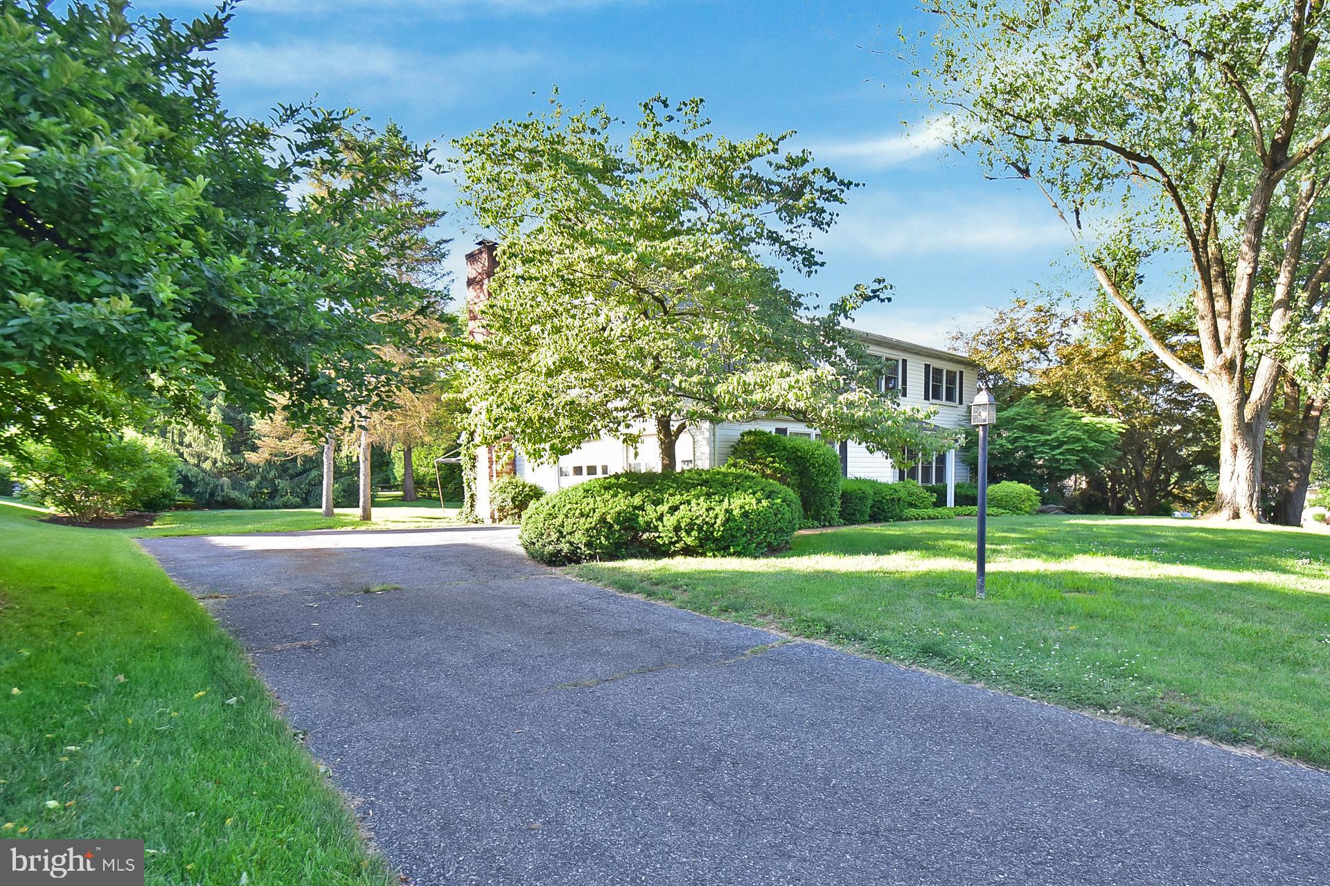 2083 Hilltop Road Bethlehem, PA 18015 - Photo 2 of 26 Gallery Image 2