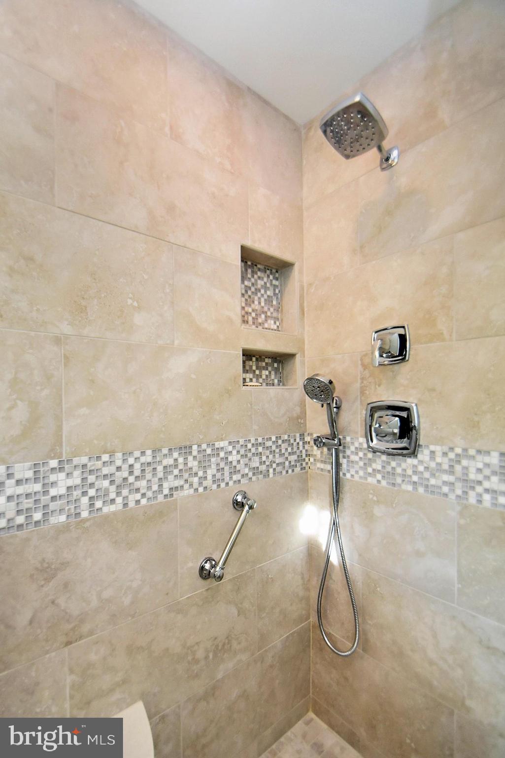 2083 Hilltop Road Bethlehem, PA 18015 - Photo 16 of 26 Gallery Image 16