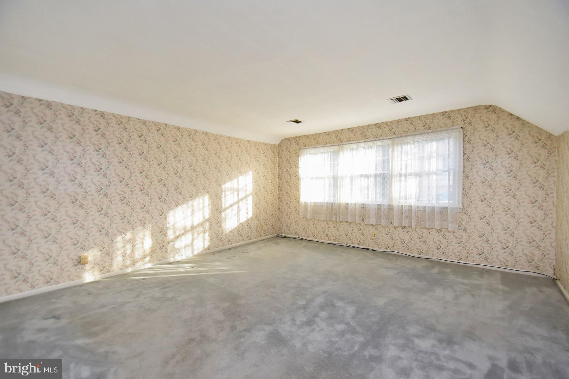 2083 Hilltop Road Bethlehem, PA 18015 - Photo 17 of 26 Gallery Image 17