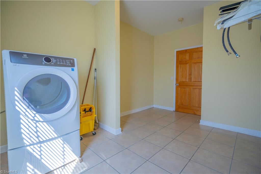 2536 Tyro Road Lexington, NC 27295 - Photo 22 of 41 Laundry room